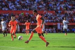 开云体育中国-那不勒斯逆转塞维利亚，莱万点燃赛场的简单介绍