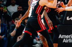 开云体育入口-快船核心受伤，球队备战受影响