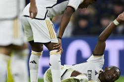 开云体育登录-球队主力球员在比赛中受伤退出