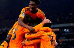 开云体育官方网站-包含曼城大胜，稳步前进欧冠淘汰赛的词条