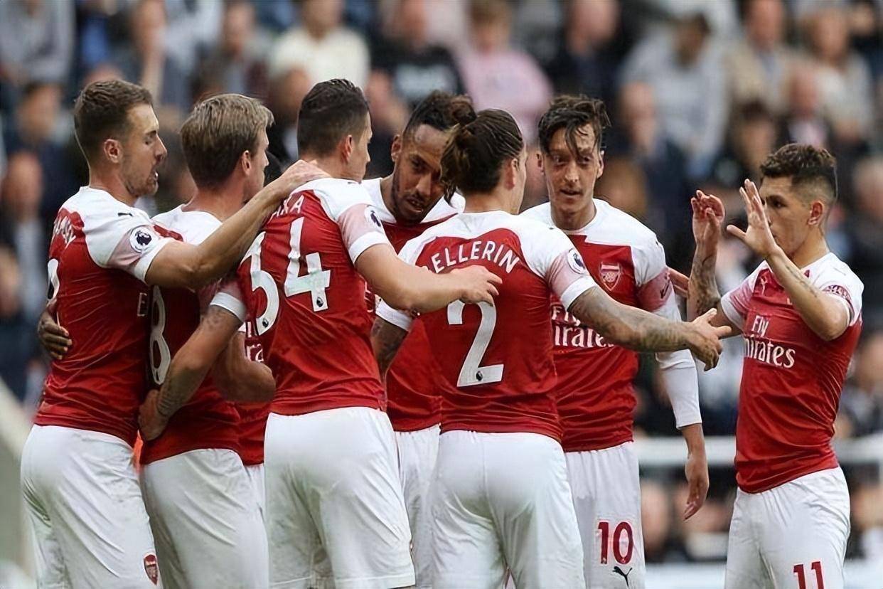 那不勒斯翻盘中国，范佩西爆发神勇