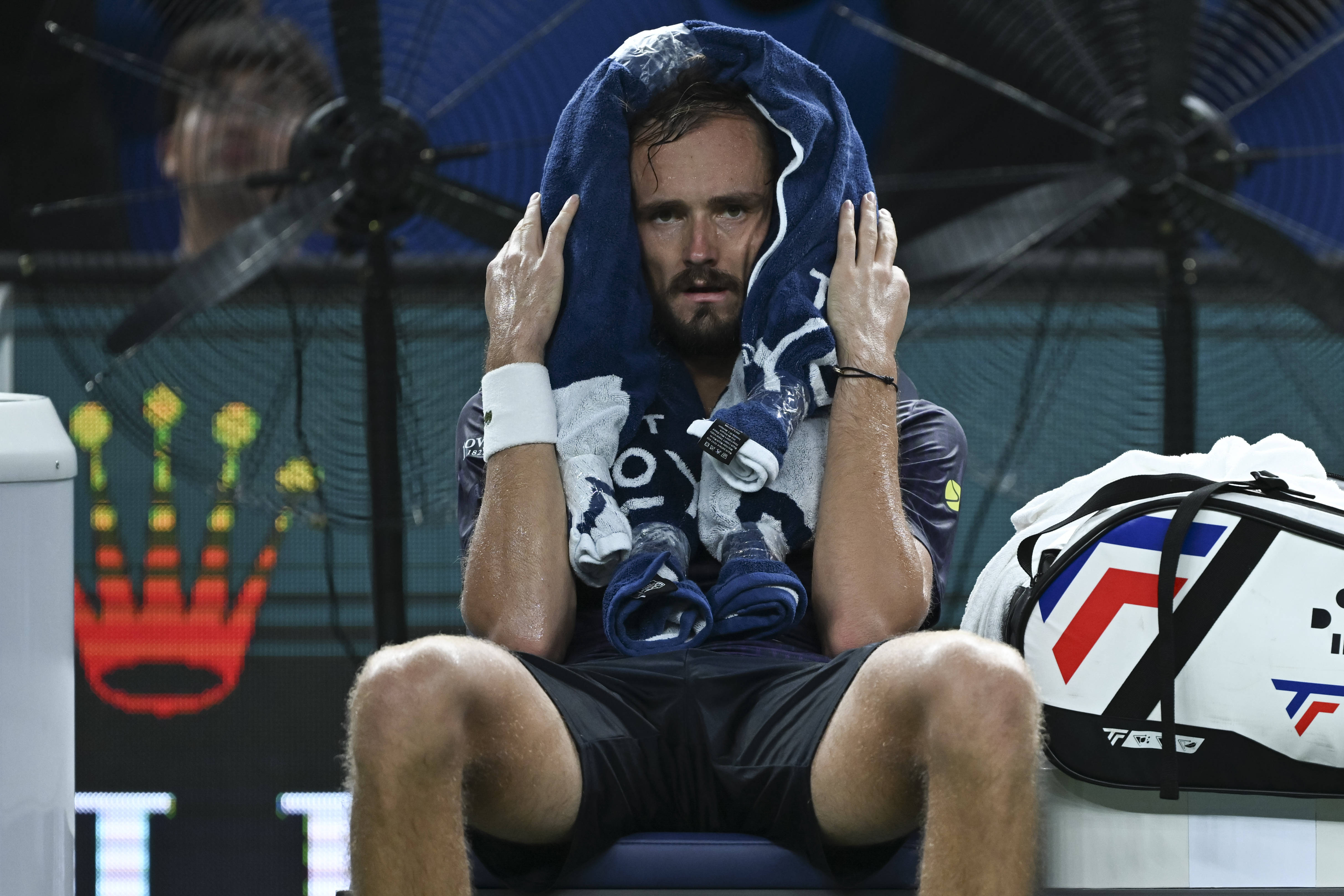 关于西班牙网球队轻取德国网球队，梅德韦杰夫制霸全场的信息