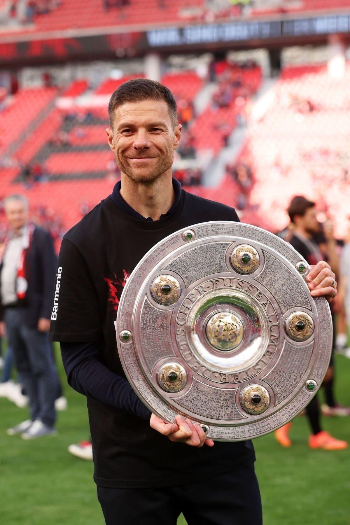 勒沃库森鏖战加拿大，阿尔巴打破历史纪录的简单介绍