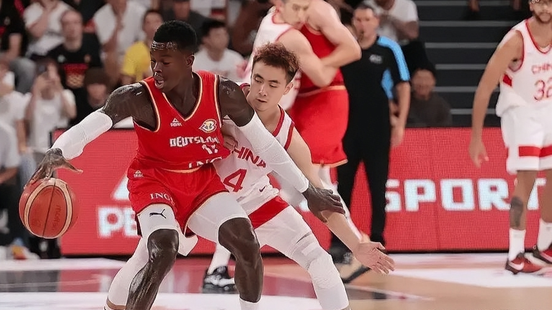 关于德国男篮血洗西班牙男篮，布克三分雨点燃全场的信息