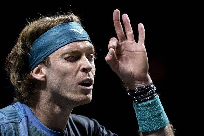 汉诺威客场惊险逆转，迎来开门红的简单介绍