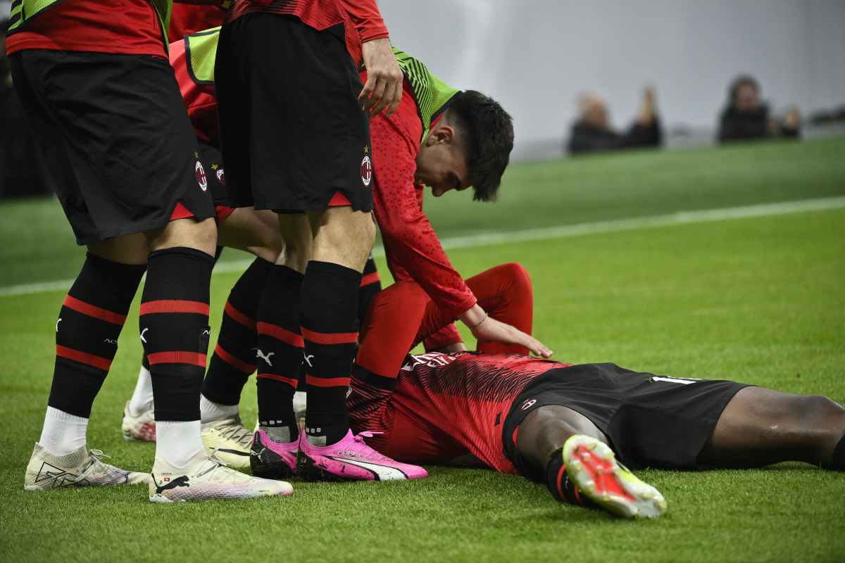 球队主力球员在比赛中受伤退出