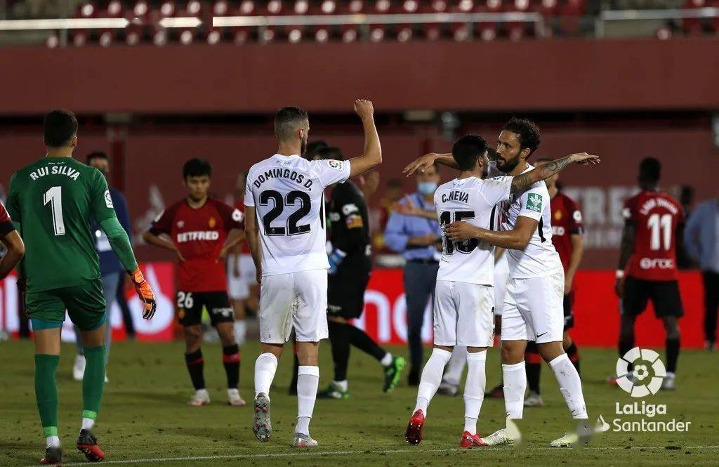 格拉纳达惊险取胜，保持不败纪录