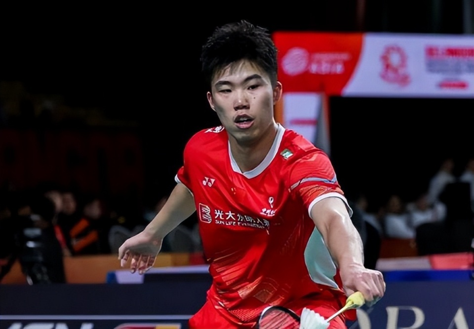 意大利险胜韩国，范佩西三分雨点燃全场的简单介绍