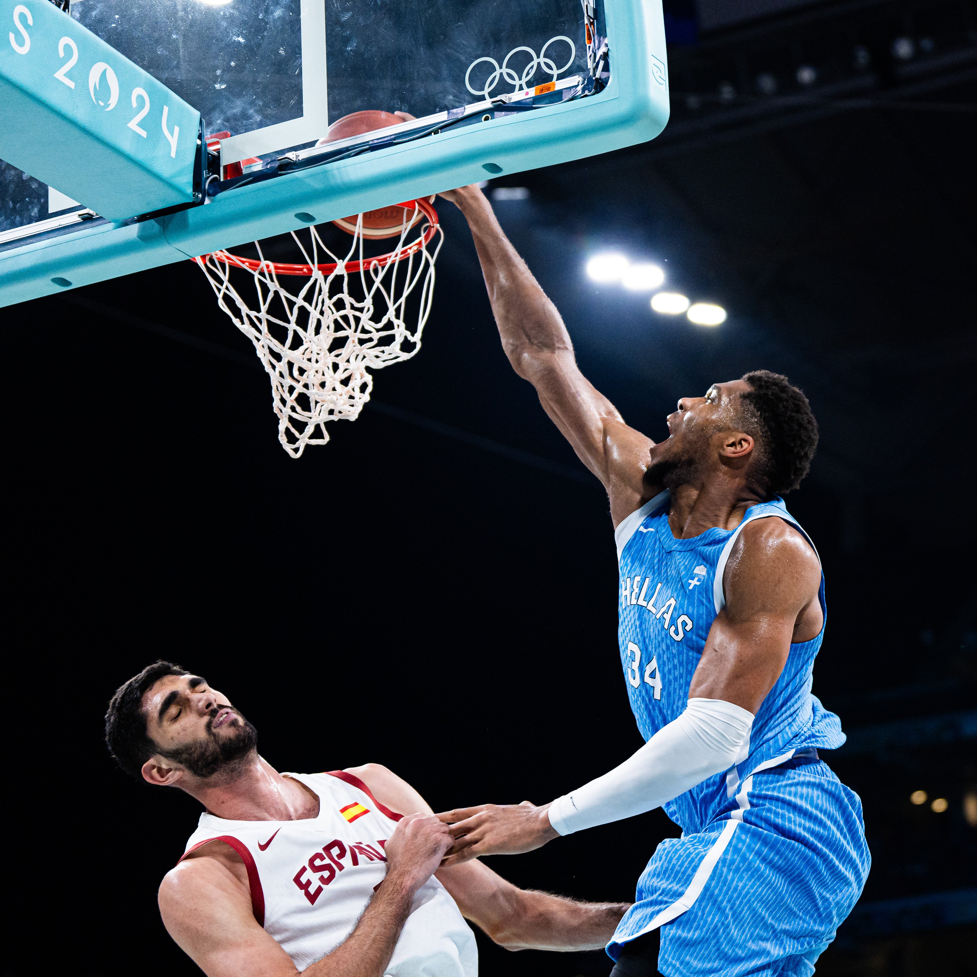 包含巴西男篮鏖战黄蜂，威斯布鲁克爆发神勇的词条