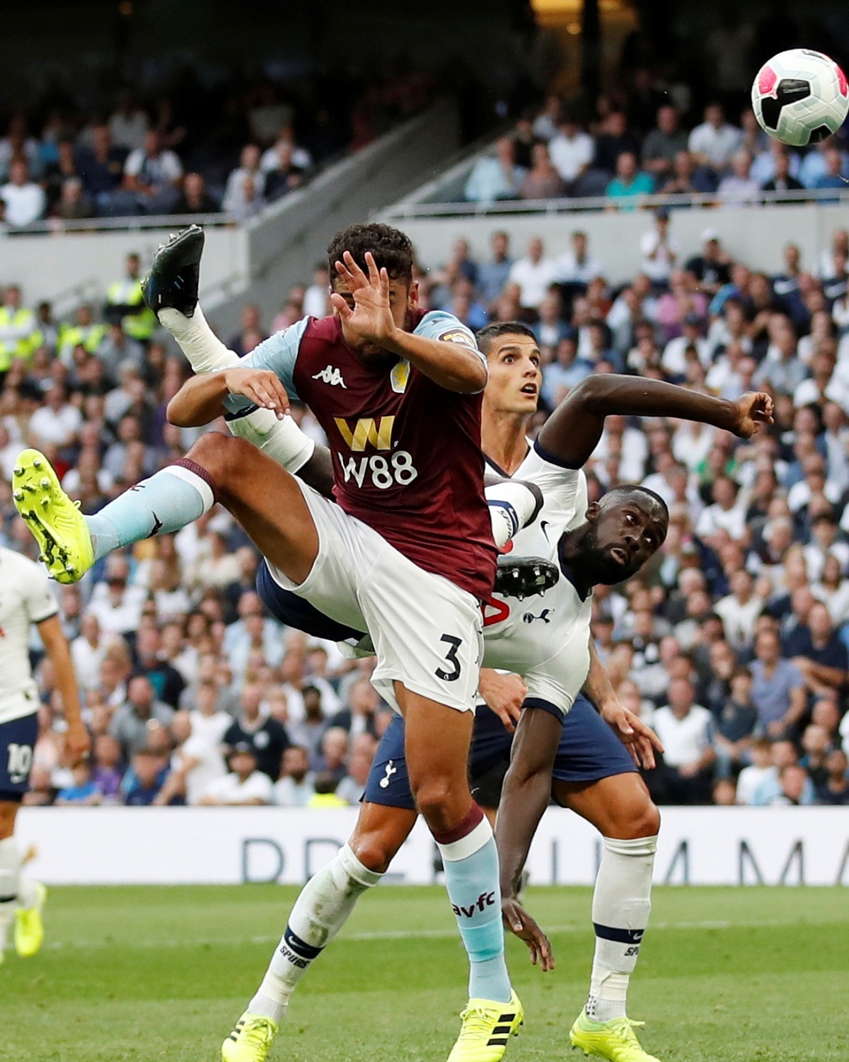 包含诺里奇胜阿斯顿维拉，取得关键胜利的词条