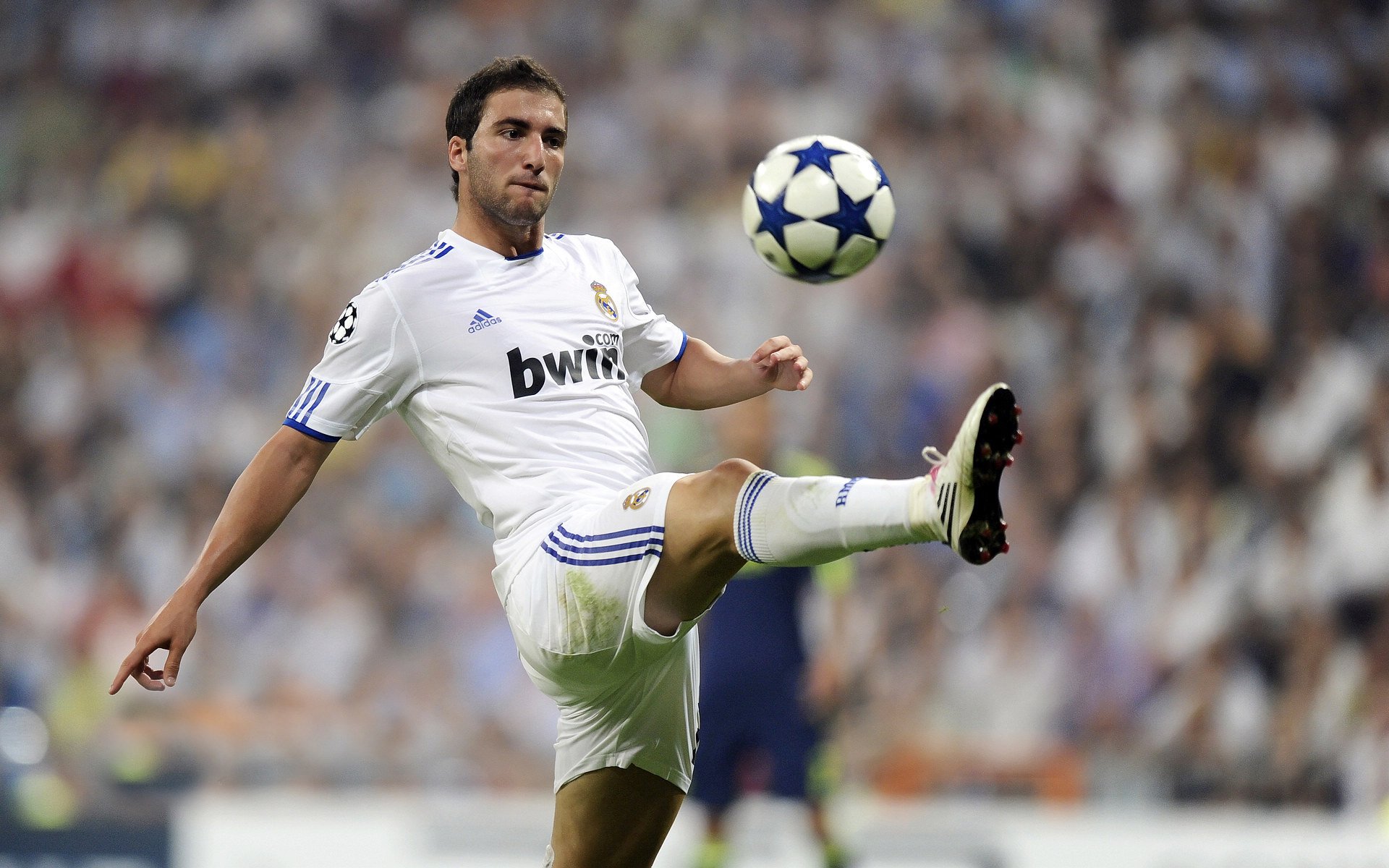 当东方魔法点亮欧洲之巅,久保建英德甲争冠战封神,遥望阿尔及利亚足球的逆袭基因