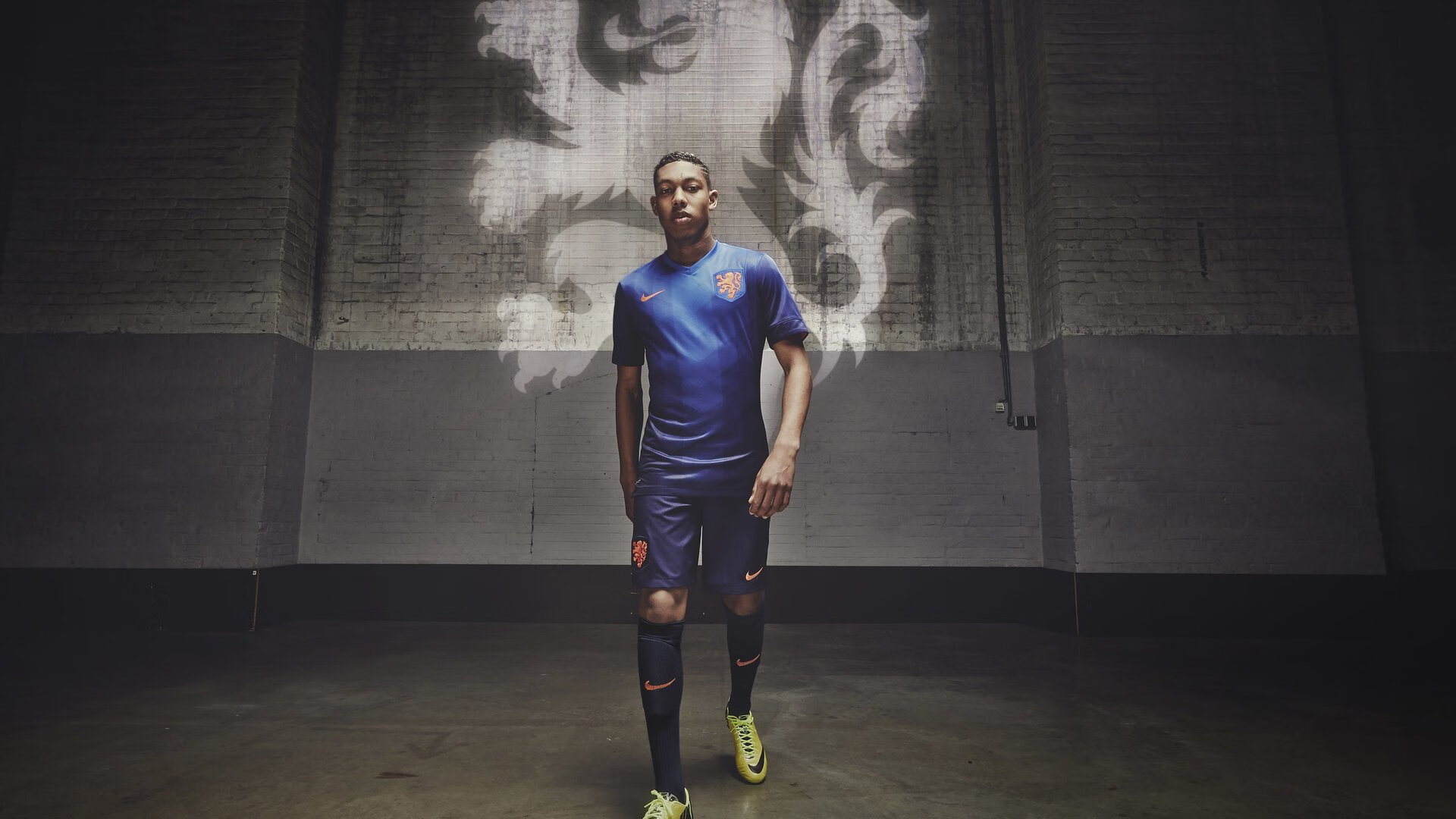 南美孤星闪耀欧陆，苏亚雷斯独扛阿根廷，鏖战勒沃库森启示录