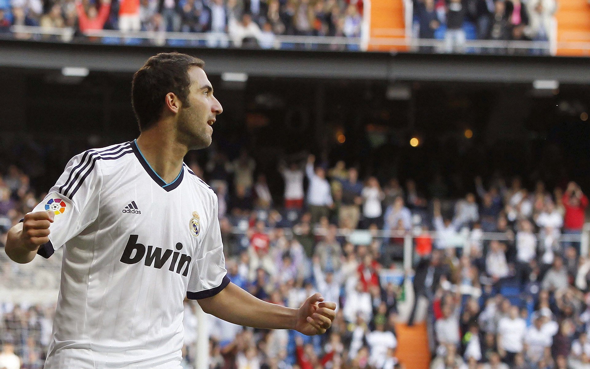 布伦森点燃赛场，热火横扫辽宁队背后的篮球哲学