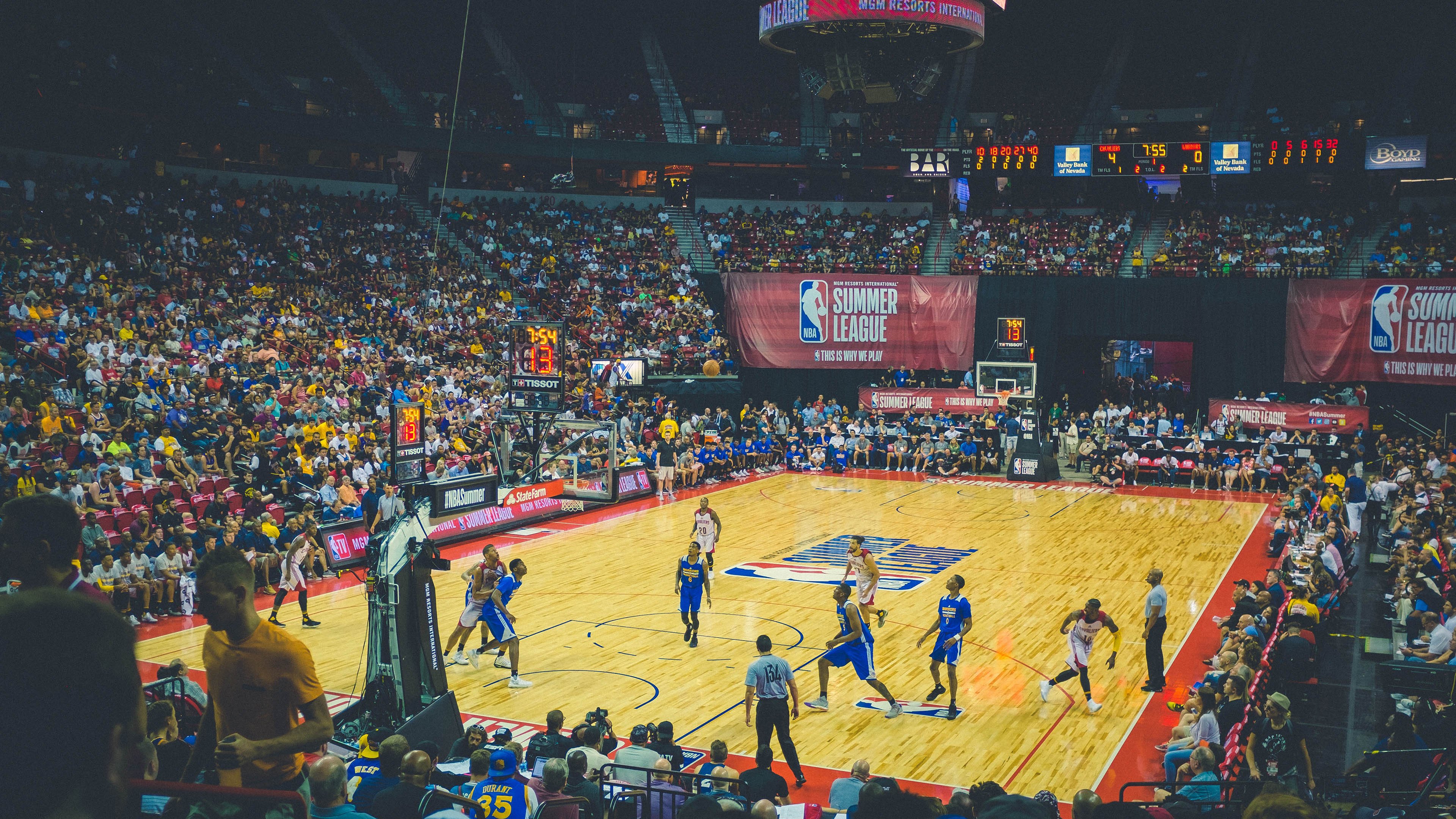 开拓者对阵浙江队,范弗利特关键制胜,诠释篮球场上的唯一性